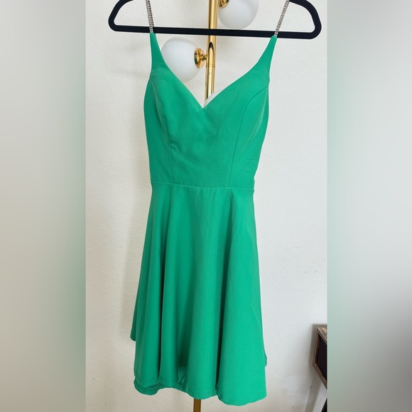 City Vibe Green Spaghetti Strap Dress - Picture 7 of 8